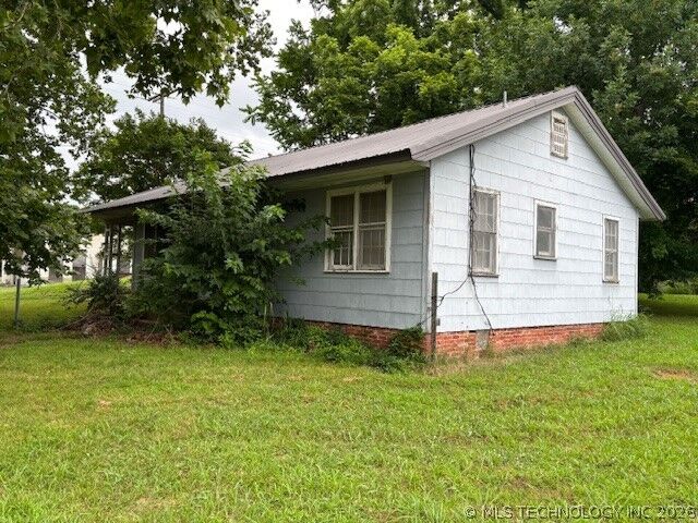Property Photo: 103 E Commercial Street OK 74470