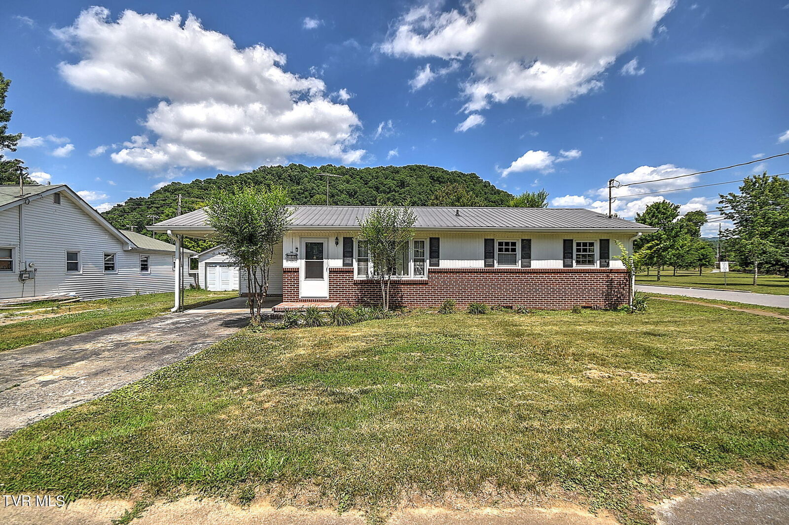 Property Photo: 412 South Main Street TN 37643