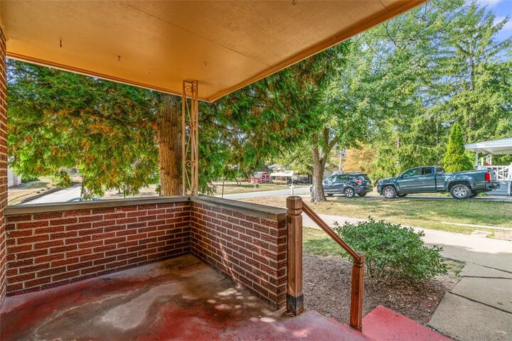 Property Photo: 111 Hickory Dr PA 15010