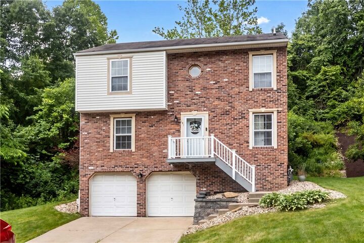 Property Photo: 121 Shelbourne Drive PA 15108