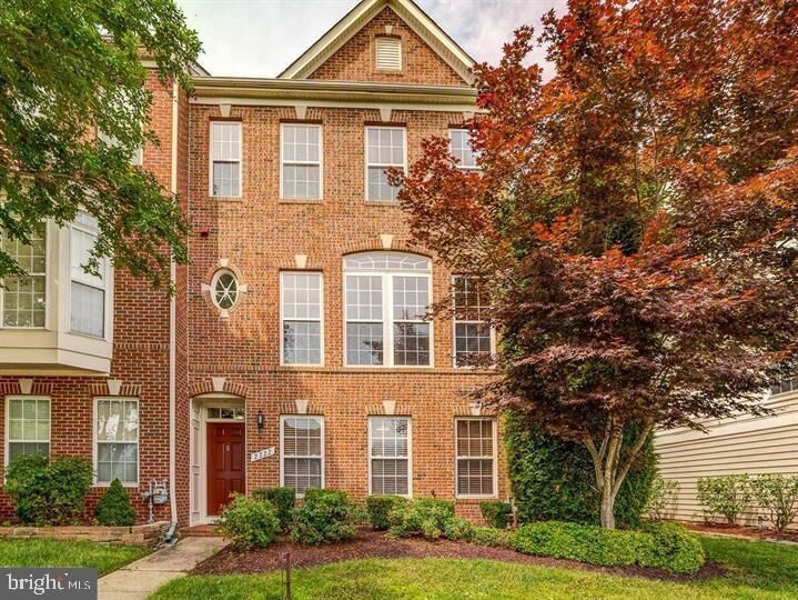 Property Photo: 2722 Wakewater Way VA 22191