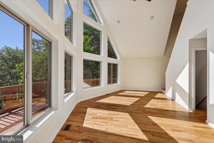 Property Photo:  250 Lafayette Lane  VA 20130 