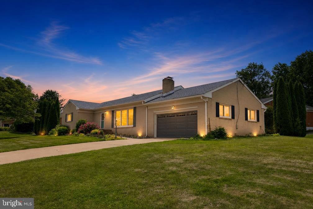 Property Photo:  100 N Lynbrook Drive N  PA 17402 