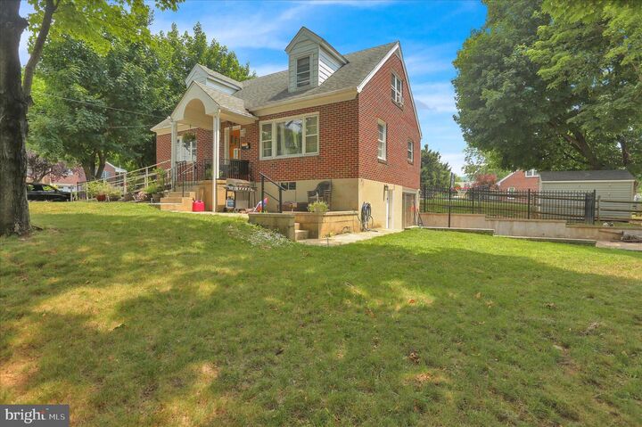 Property Photo:  300 Park Av  PA 19560 