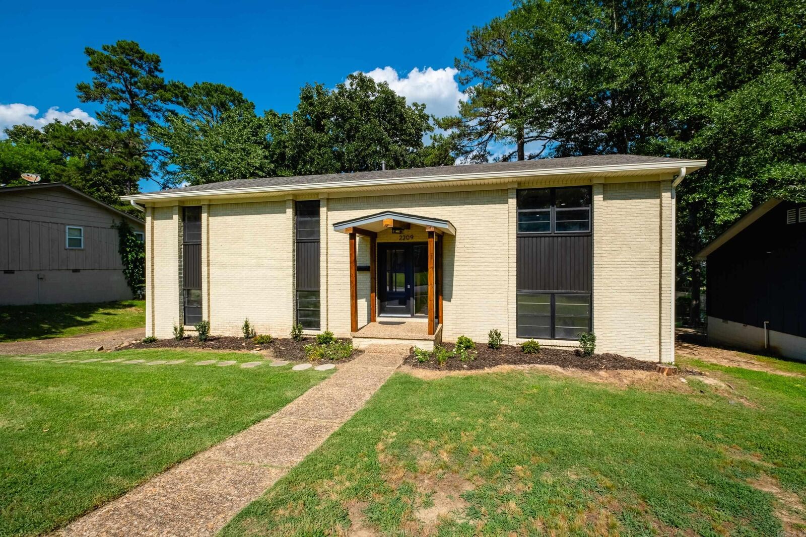 Property Photo: 2209 Breckenridge Drive AR 72227