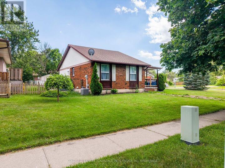 Property Photo: 25 Newleaf Crescent ON L3C 6B4