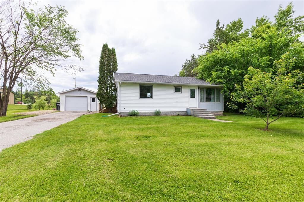 Property Photo:  16 First Street Southwest  MB R0A 0V0 