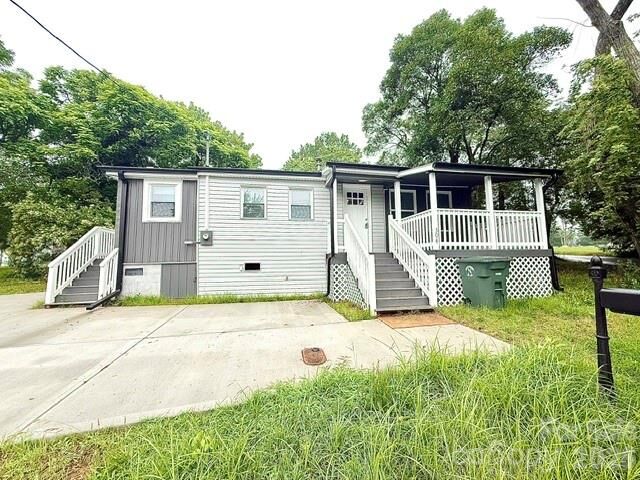 Property Photo: 304 S Derby Avenue NC 28658