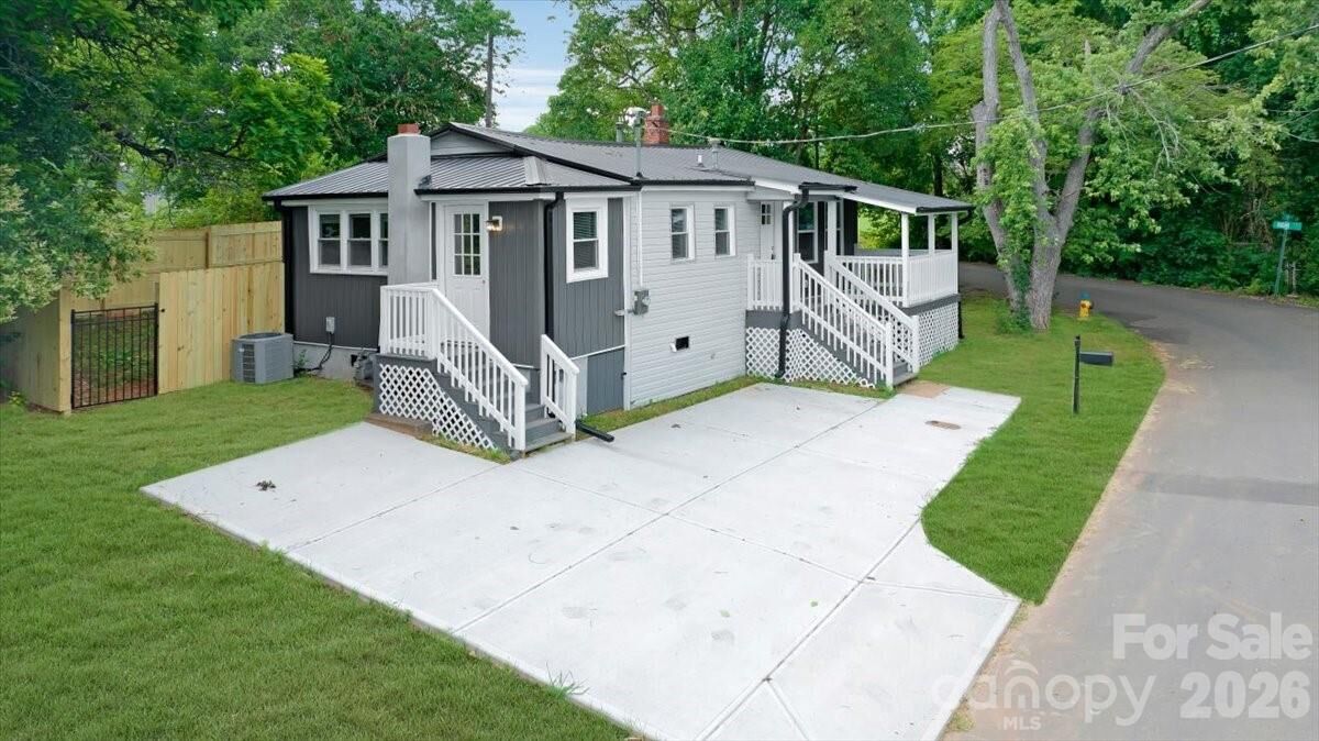 Property Photo: 304 S Derby Avenue NC 28658