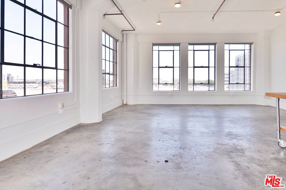 Property Photo:  315 E 8th St  CA 90014 