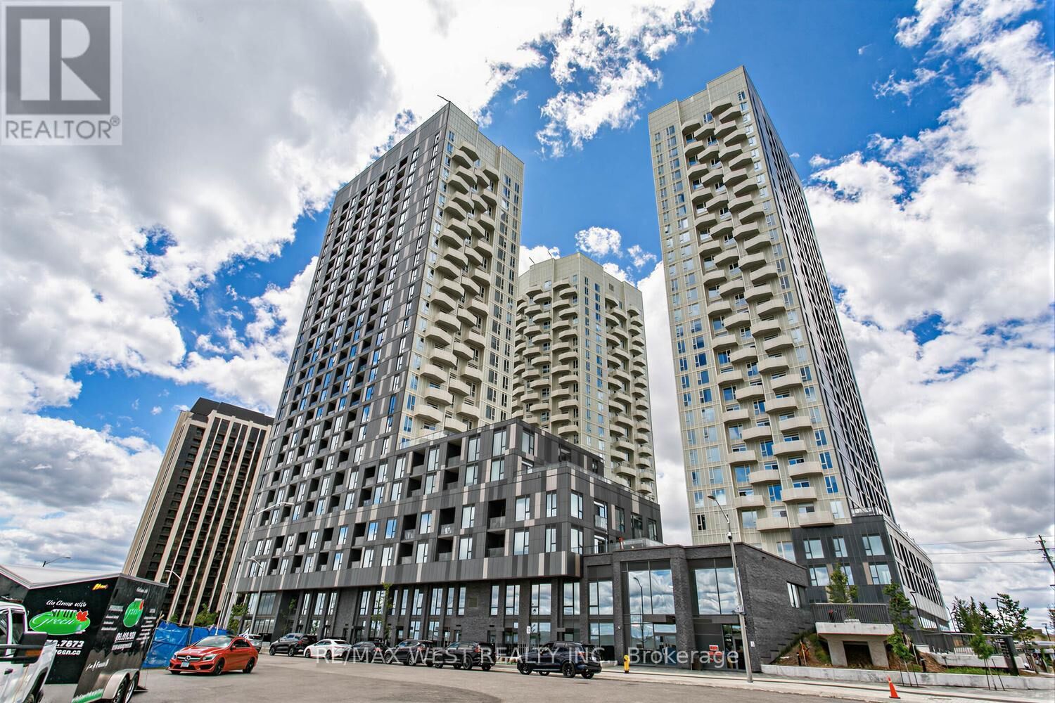 Property Photo: 498 Caldari Road 2222 ON L4K 0R6