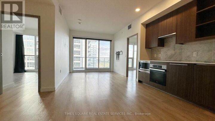 Property Photo: 85 McMahon Drive 3509 ON M2K 0H1