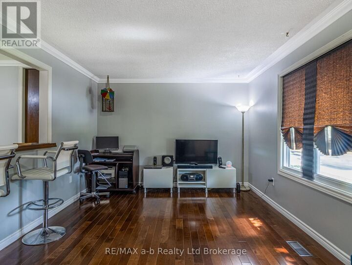 Property Photo:  115 Fyfe Avenue  ON N4S 3S7 