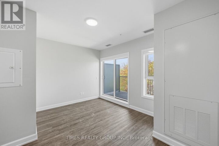Property Photo:  369 Hunter Street West 203  ON K9H 2M5 