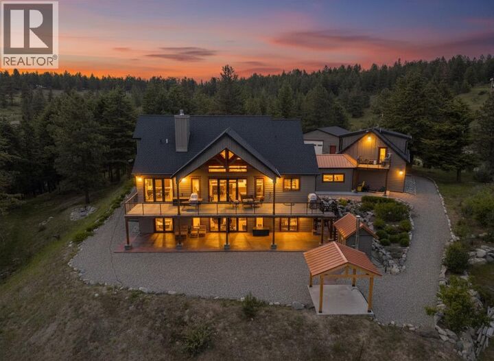 Property Photo: 935 Eagle Place BC V0H 1V6
