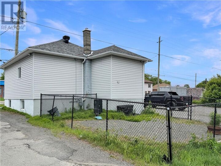 Property Photo: 3550 Errington Avenue ON P0M 1L0