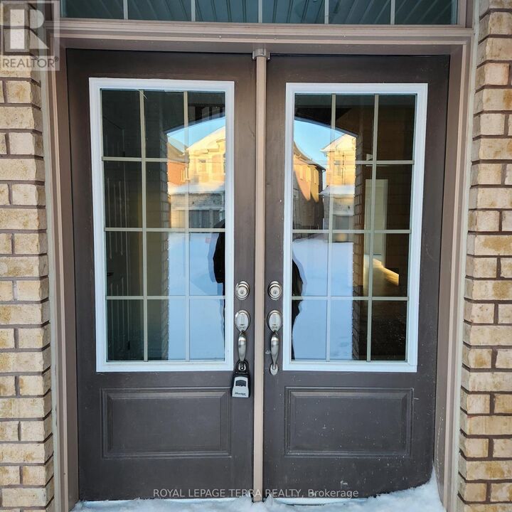 Property Photo:  338 Fleetwood Drive  ON L1K 3G2 