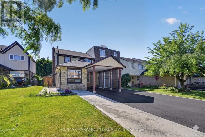 Property Photo: 32 Fanshawe Drive ON L6Z 1A9