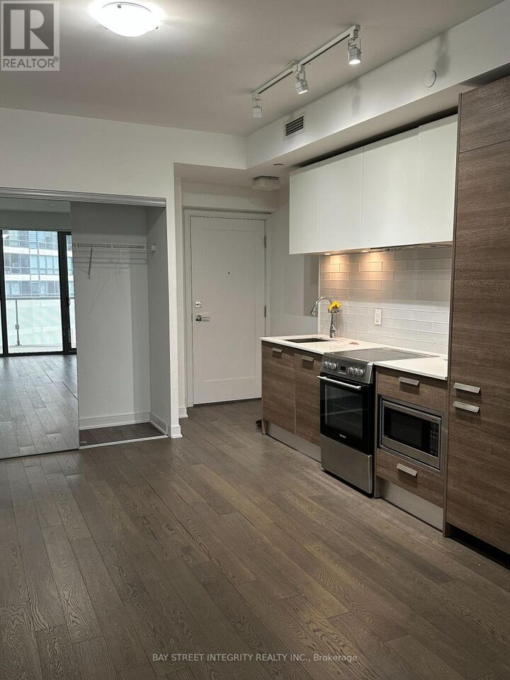 Property Photo:  57 St Joseph Street 1323  ON M5S 0C5 