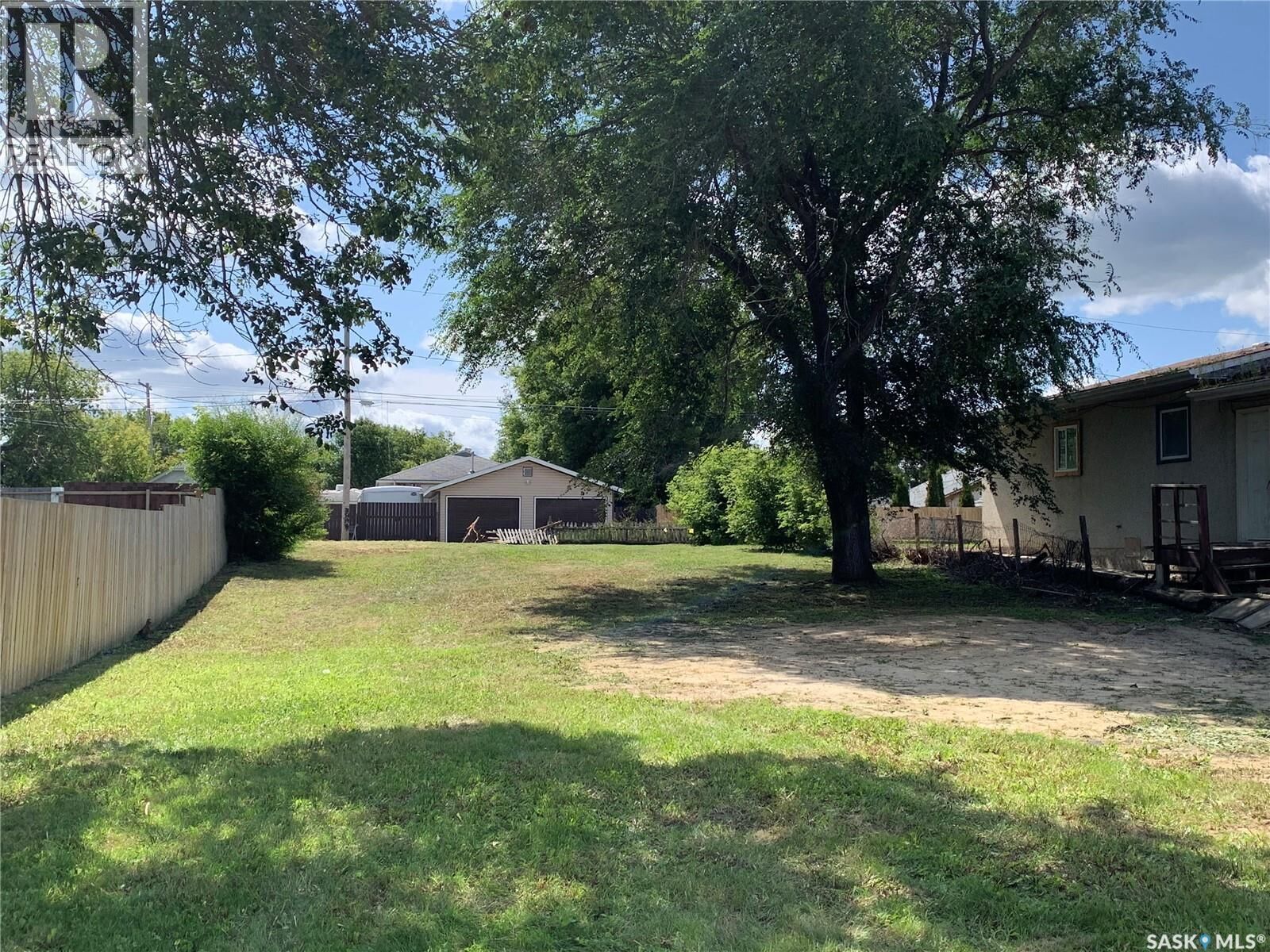 Property Photo:  655 6th Street E  SK S6V 0N7 