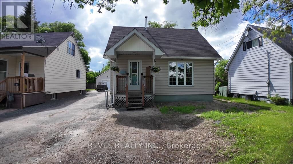 Property Photo:  385 Cedar Street North  ON P4N 6K1 