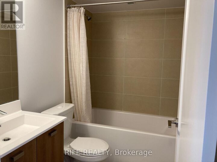 Property Photo:  275 Village Green Square 1617  ON M1S 0L8 