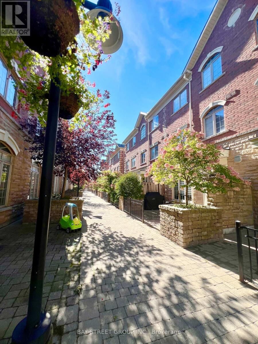 Property Photo:  8 Brighton Place 56  ON L4J 0E3 