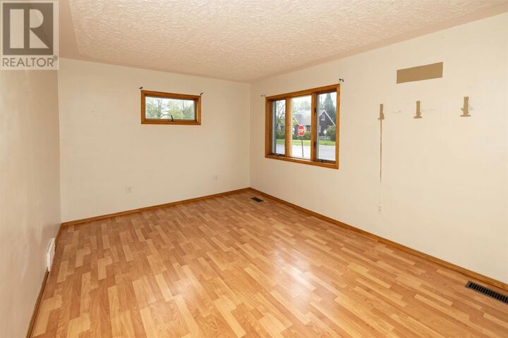 Property Photo:  1418 Frederica St. W  ON P7E 3Y8 