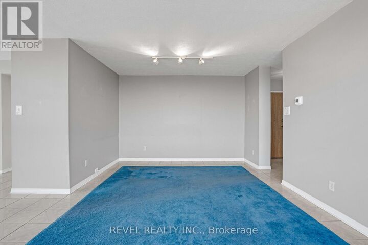 Property Photo:  1360 Rathburn Road East 403  ON L4W 4H4 