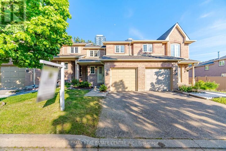 Property Photo:  35 Ceremonial Drive 37  ON L5R 3G6 