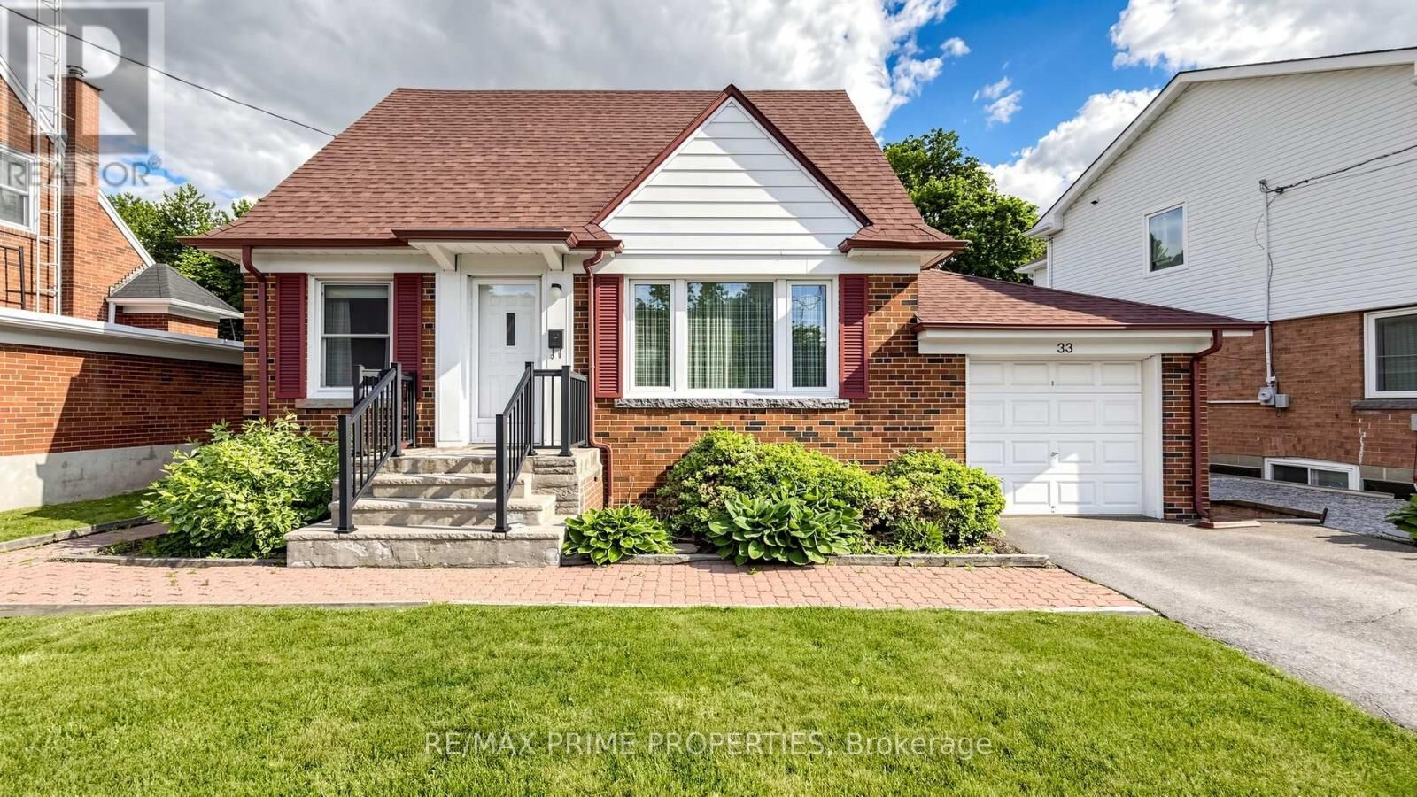 Property Photo: 33 Irvington Crescent ON M2N 2Z2