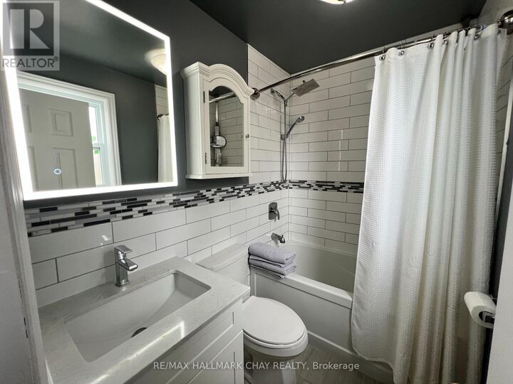 Property Photo:  10 Bowman Avenue A  ON L4M 1V2 