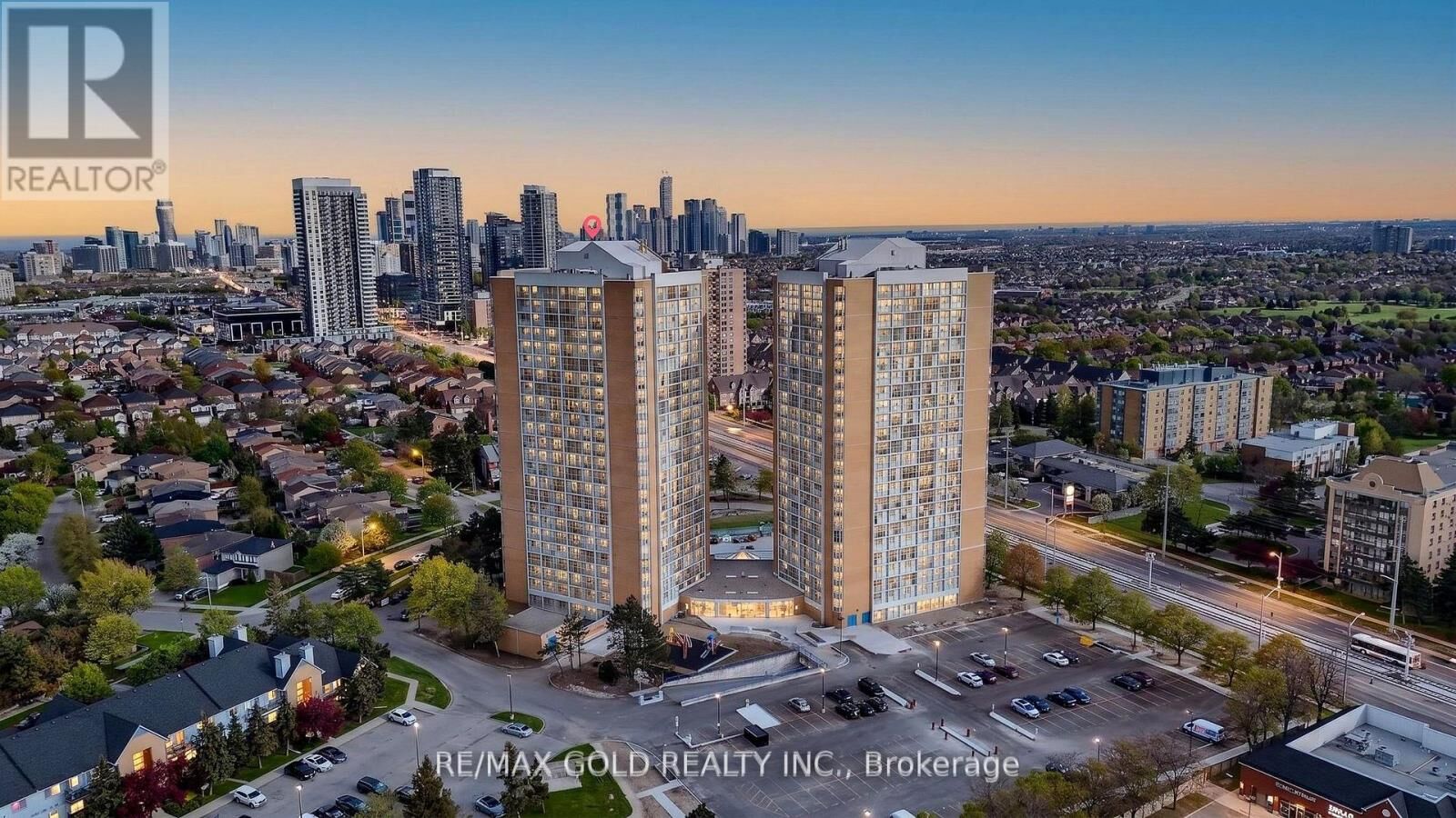Property Photo:  35 Trailwood Drive 1911  ON L4Z 3L6 