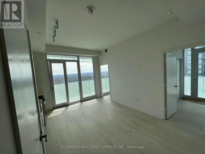 Property Photo: 3900 Confederation Parkway 3609 ON L5B 0M3