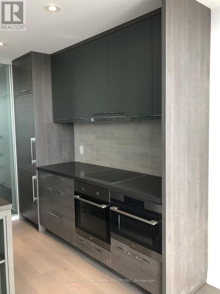 Property Photo:  488 University Avenue 4609  ON M5G 0C1 