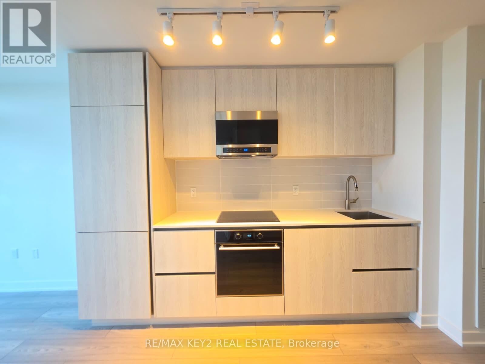 Property Photo:  110 Broadway Avenue 2910  ON M4P 0E9 