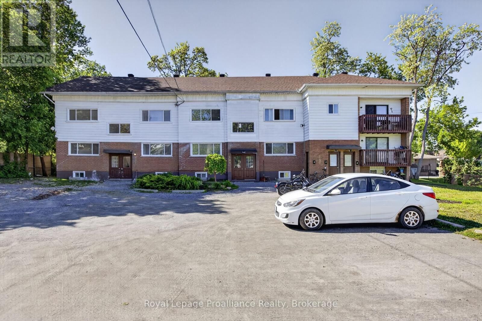 Property Photo:  171 Hazlitt Street #2  ON K9H 1L8 