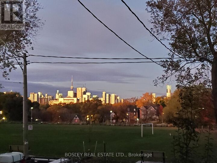 Property Photo:  597 Carlaw Avenue Upper  ON M4K 3K4 