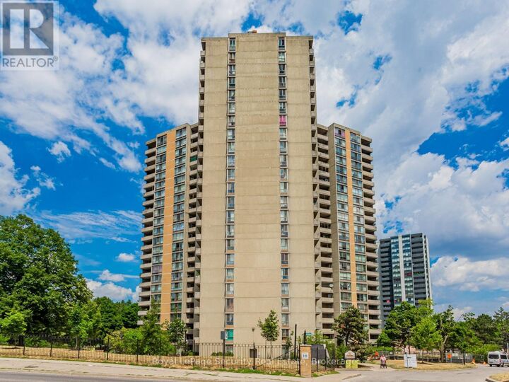 Photo de la propriété:  10 Martha Eaton Way 1702  ON M6M 5B3 