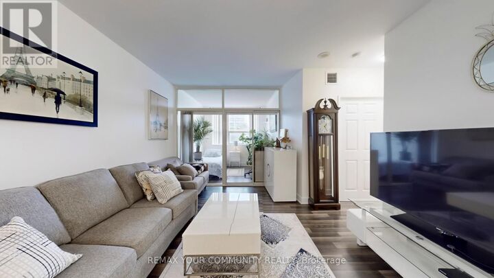 Property Photo: 7398 Yonge Street 111 ON L4J 8J2