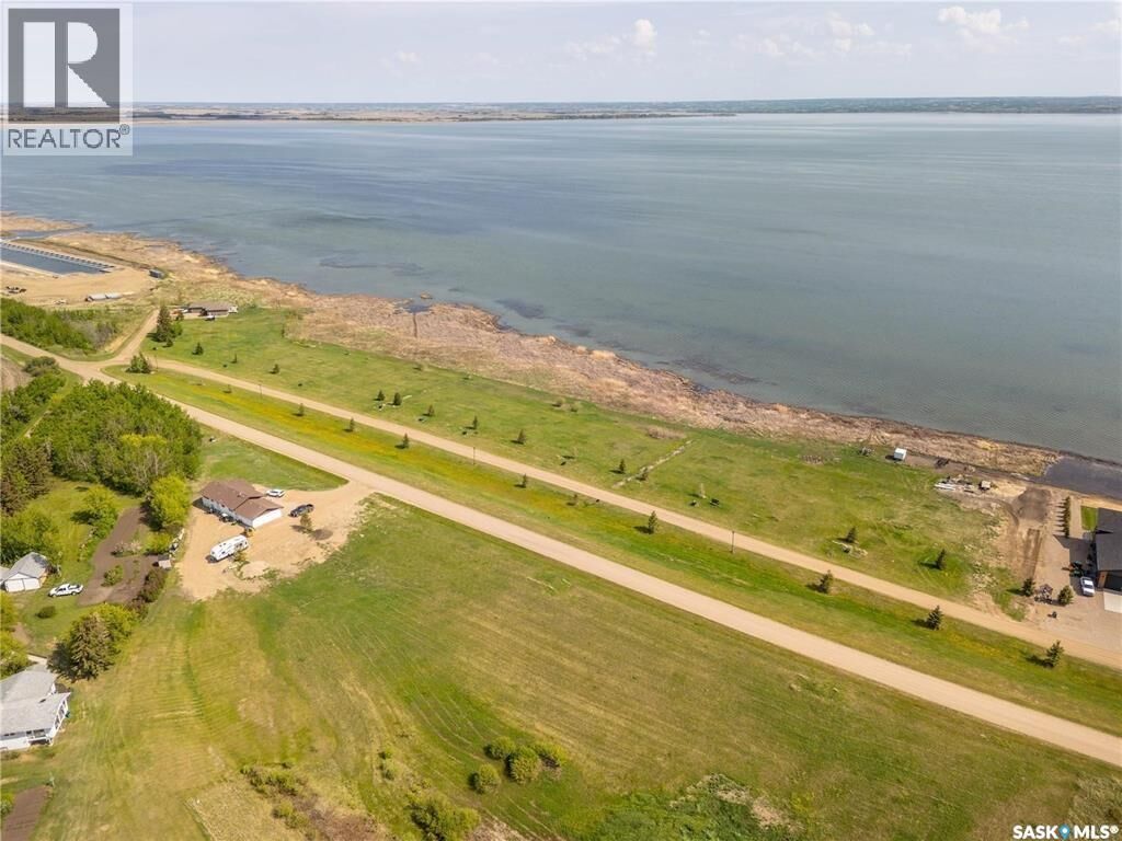 Property Photo: 860 Lakeshore Drive SK S0M 1X0