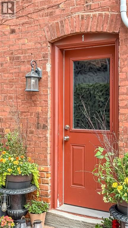Property Photo:  146 Forest Avenue  ON L8N 1X5 