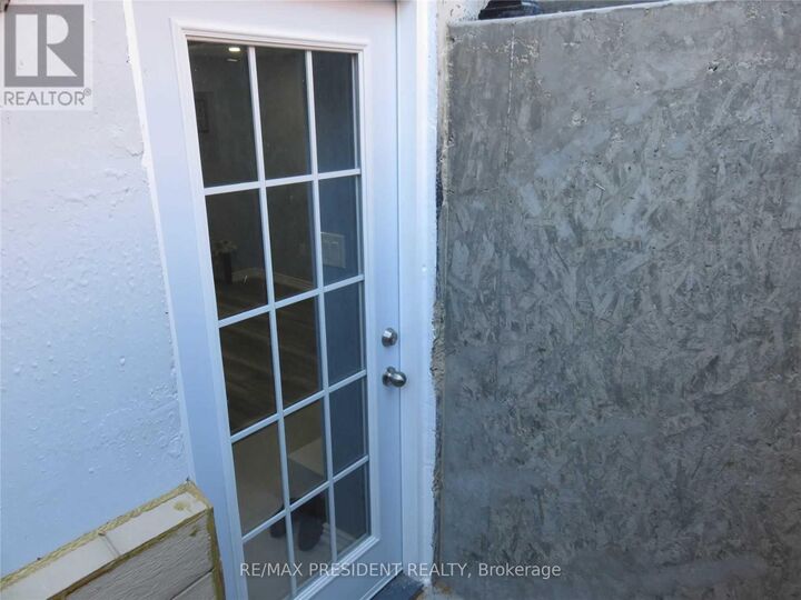 Property Photo:  32 Ventura Avenue Bsmt  ON L6Y 4Y8 
