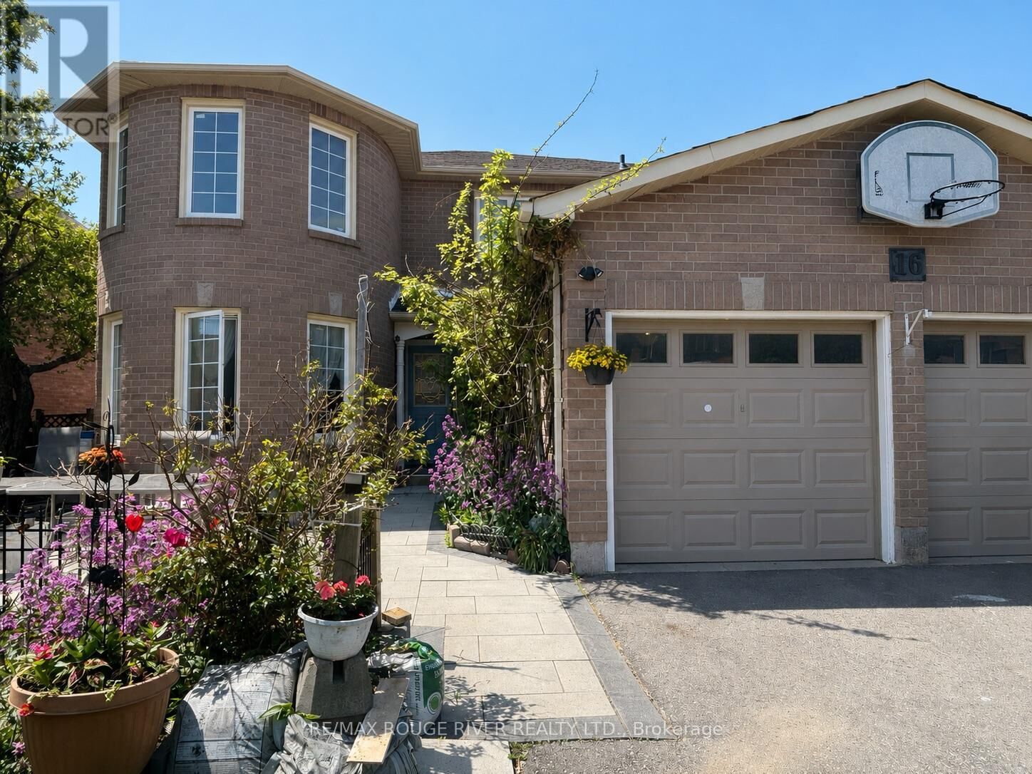 Property Photo:  16 Dominy Drive  ON L1T 3H6 