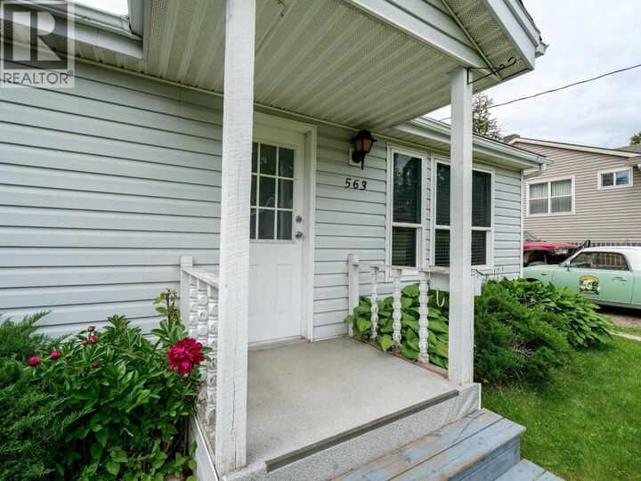 Property Photo:  563 Jones Street  BC V2J 2X2 