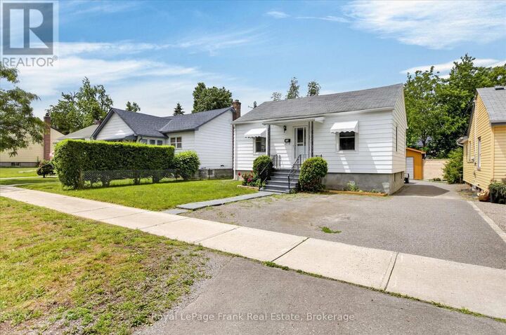 Property Photo: 500 Glengarry Avenue ON K9H 4Y4
