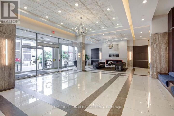 Property Photo:  7167 Yonge Street 906  ON L3T 0C4 