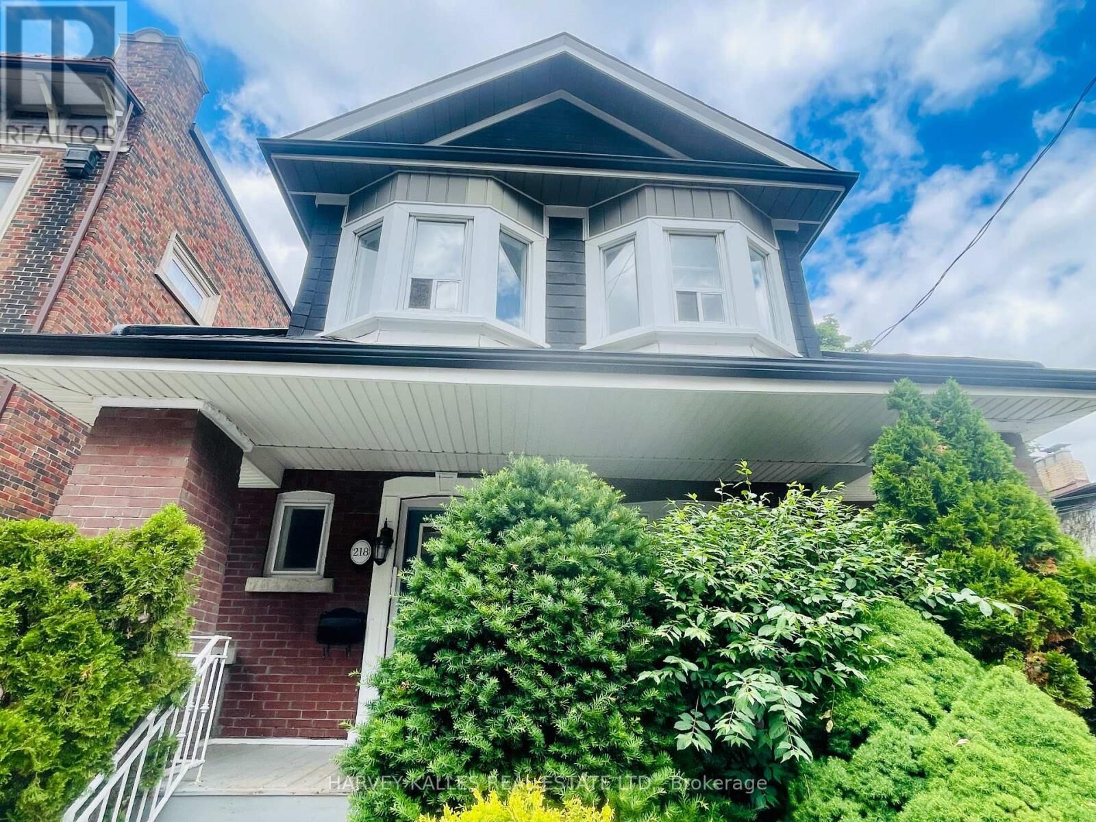 Property Photo:  218 Heath Street West 2nd Floor  ON M5P 1N7 