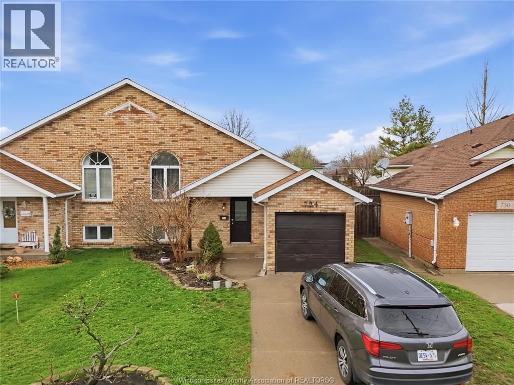 Property Photo: 724 Cabana Road East ON N9G 1A4
