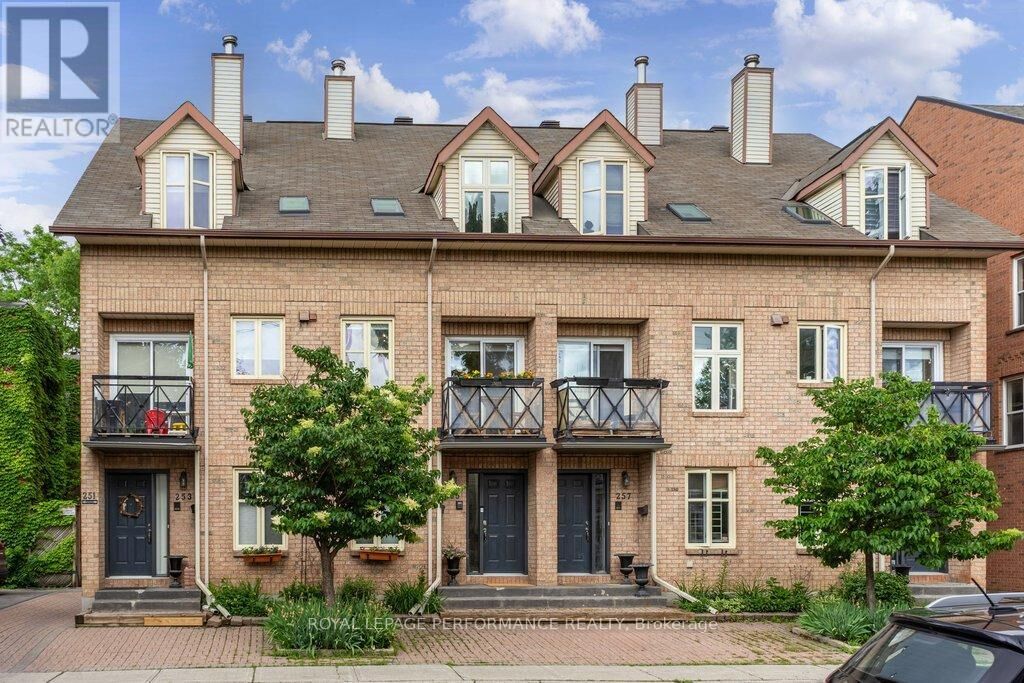 Property Photo: 255 Cathcart Street 5 ON K1N 5C2